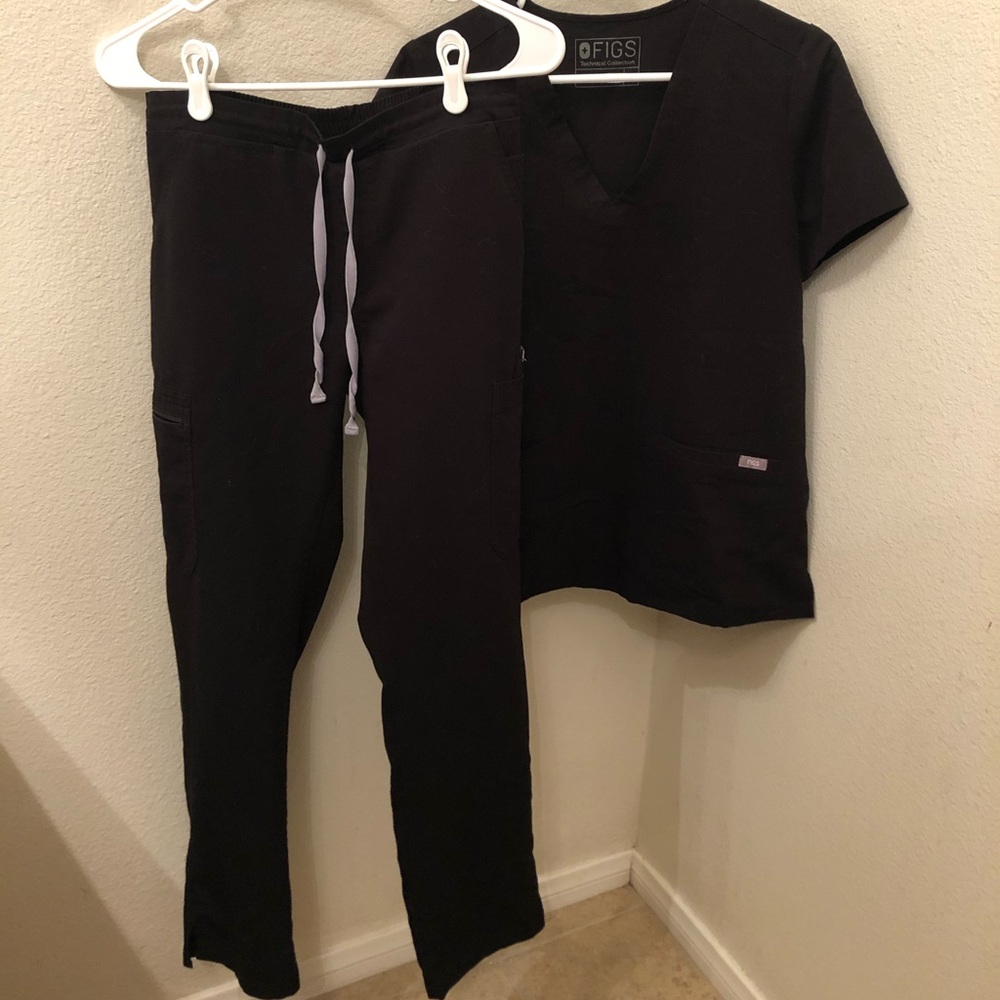 FIGS Women’s Casma Top + Yola Skinny Pants- BLACK
